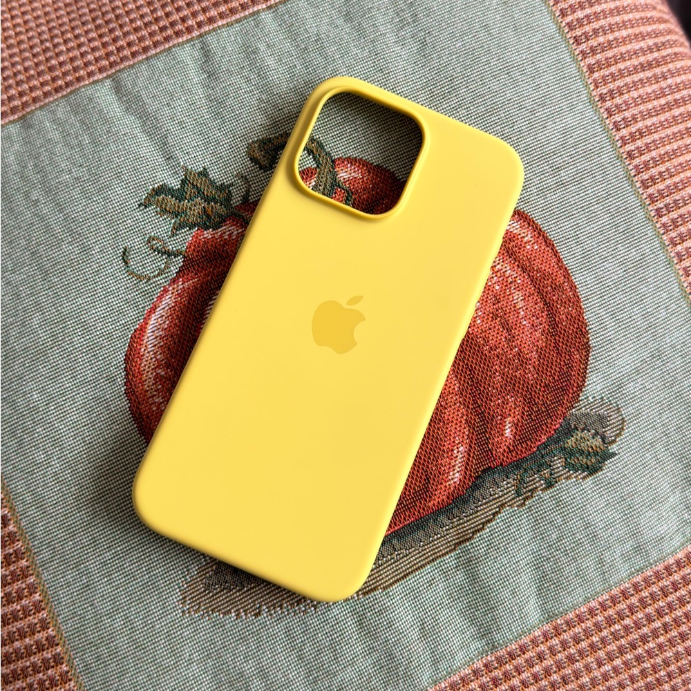 Star fruit Apple silicone iphine 16 pro max case